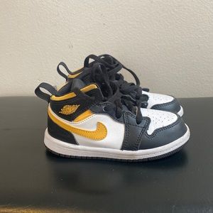 8c Toddler sneakers